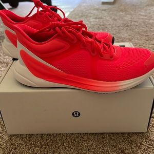Lululemon BlissFeel Run Size 7.5 color Flar/Flar/White